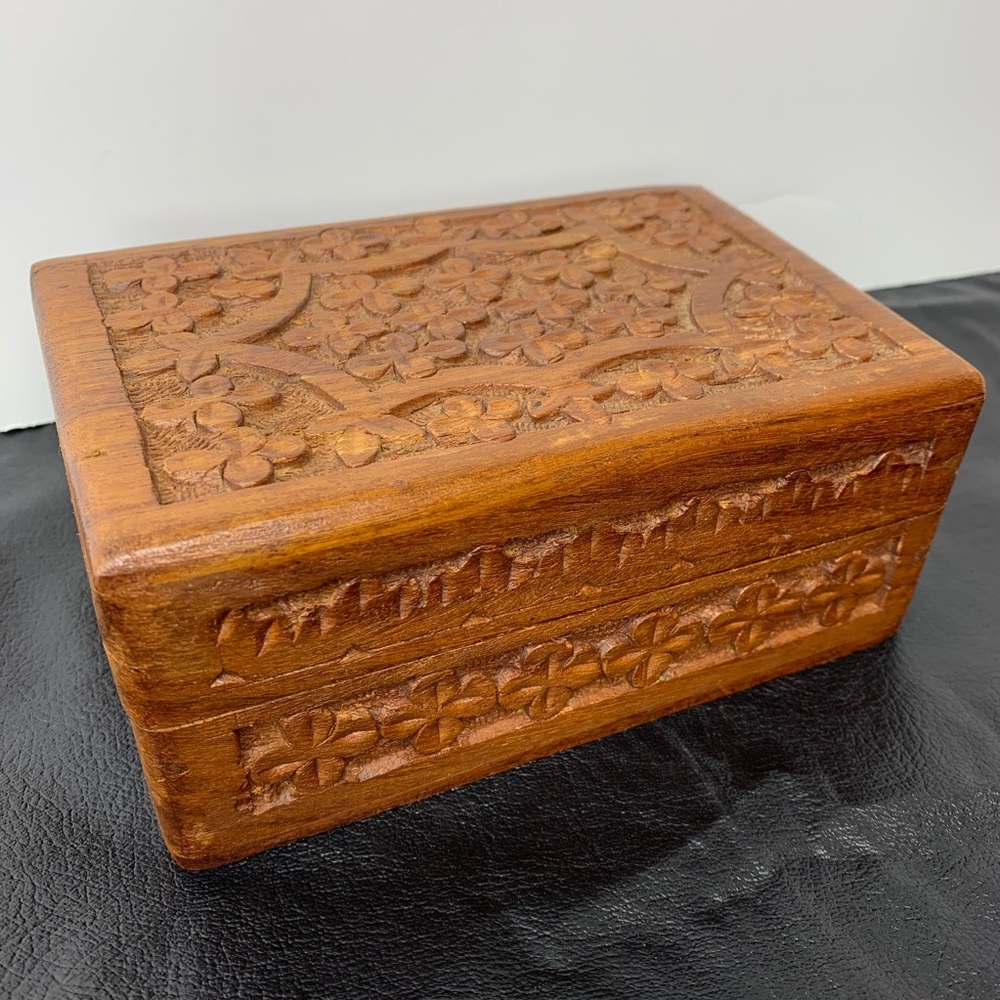 Vintage Wooden Hand Carved Trinket Jewlery Box